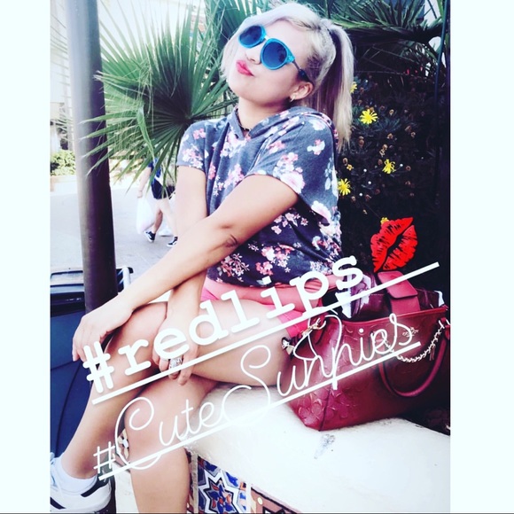 Meet your Posher, Jay's Boutique 💋 - Picture 8 of 10